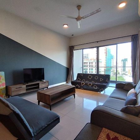 Restary - Black Pink, Loft E - Imago Shopping Mall - Kk City- 3Br,8Pax 来沙旅 黑粉主题公寓 - Loft E - Imago商场 - 泳池 - Kk市中心 - 3房8人 Kota Kinabalu Exteriör bild