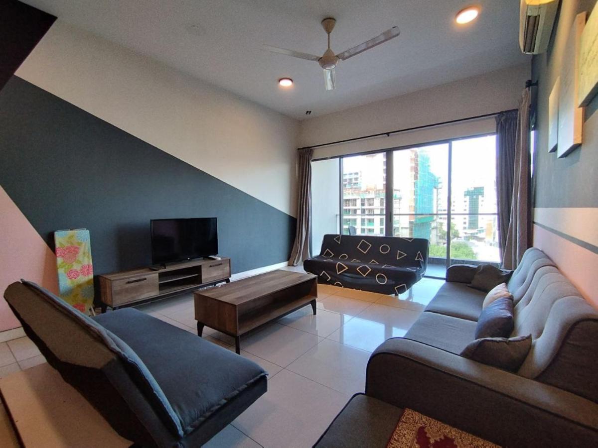Restary - Black Pink, Loft E - Imago Shopping Mall - Kk City- 3Br,8Pax 来沙旅 黑粉主题公寓 - Loft E - Imago商场 - 泳池 - Kk市中心 - 3房8人 Kota Kinabalu Exteriör bild