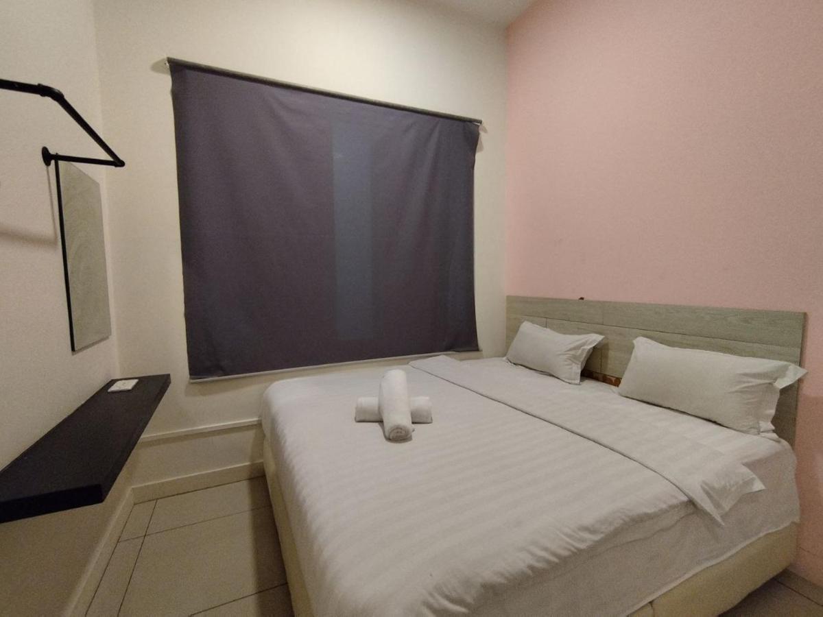 Restary - Black Pink, Loft E - Imago Shopping Mall - Kk City- 3Br,8Pax 来沙旅 黑粉主题公寓 - Loft E - Imago商场 - 泳池 - Kk市中心 - 3房8人 Kota Kinabalu Exteriör bild