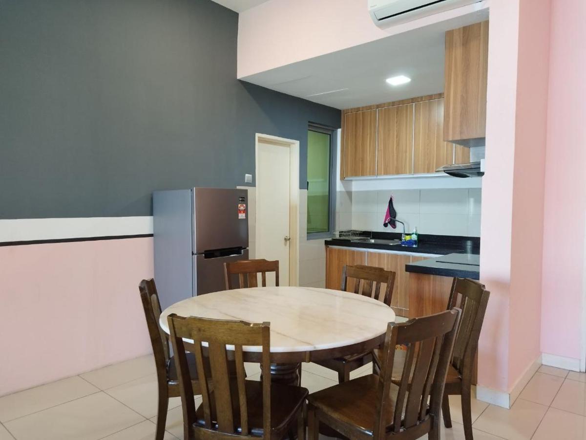 Restary - Black Pink, Loft E - Imago Shopping Mall - Kk City- 3Br,8Pax 来沙旅 黑粉主题公寓 - Loft E - Imago商场 - 泳池 - Kk市中心 - 3房8人 Kota Kinabalu Exteriör bild